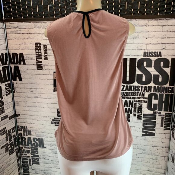 Nux XL Sandy Rose Mesh Shoulder Insets Keyhole Back Neck Step Hem Muscle Tee - Picture 4 of 6